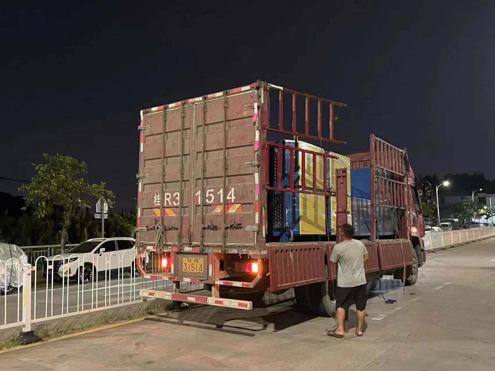 1685763803137856.jpg 油水分離器